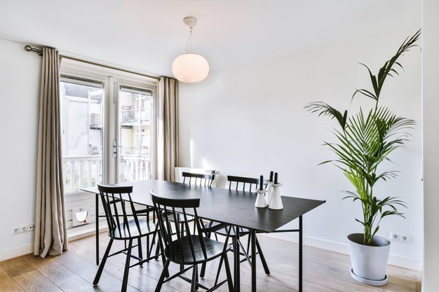 spacious-minimalist-style-dining-room-with-table-and-chairs-in-modern-apartment-with-white-walls-and-wooden-floor_305343-113